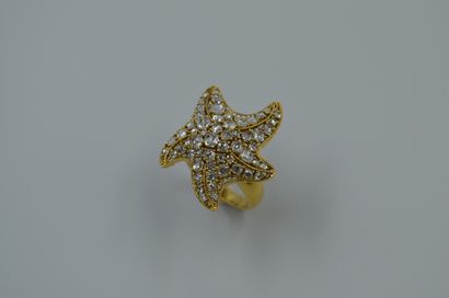 null 18k yellow gold star ring set with 2.30cts of rose-cut diamonds on an openwork...