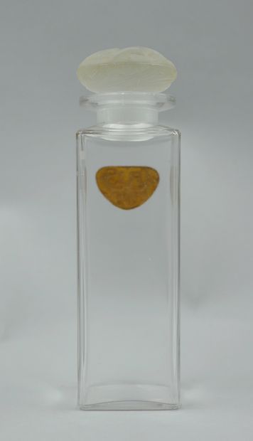 null COTY "Iris

Glass bottle of cubic shape, label titled "Iris". Stopper with decoration...