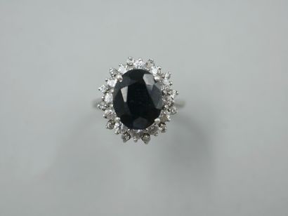 Silver ring surmounted by an oval sapphire...