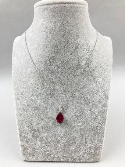 null Pendentif goutte en or blanc 18k serti d'une rubelite taille poire de 3cts environ...