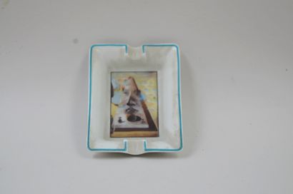  SALVADOR DALI

Small ashtray decorated and adorned with a reproduction of a work... Gazette Drouot
