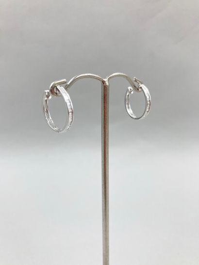 null Pair of small hoop earrings in 18k white gold, partially set with baguette-cut...