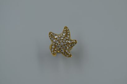 null 18k yellow gold star ring set with 2.30cts of rose-cut diamonds on an openwork...