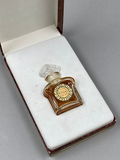 null GUERLAIN "Mitsouko

Glass bottle 7,5 ml, shoulder with decoration of volutes....