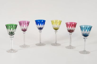 null SAINT-L OUIS 
Série de six verres à vin du Rhin en cristal taillé de couleur....