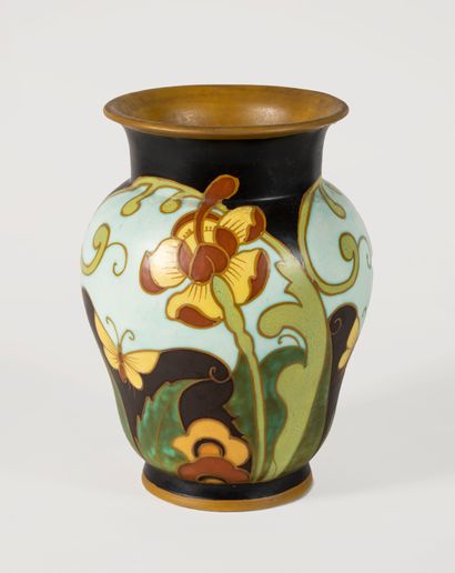 null BOCH FRERE - KERAMIS
Vase balustre à col évasé à décor polychrome naturaliste...