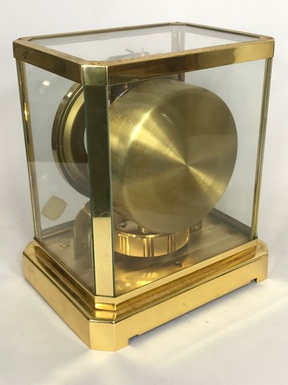 null LE COULTRE - Swiss
Pendule borne modèle ATMOS en métal doré et verre, le cadran...