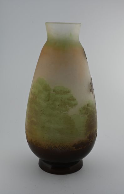 null ÉTABLISSEMENTS GALLÉ (1904-1936)
Vase balustre à col évasé et talon en verre...