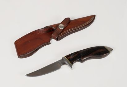null GERBER à Portland, USA
Couteau de chasse des années 1970, poignée en palissandre....