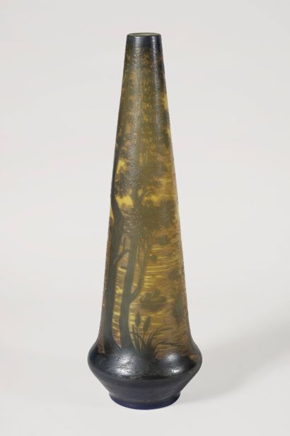 null DE VEZ - Camille Trutié de Varreux (1872-1942).
Vase conique à panse renflée...