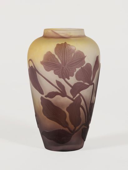 null ÉTABLISSEMENTS GALLÉ (1904-1936)
Petit vase balustre à col annulaire en verre...