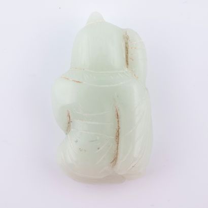 null CHINE, XXème siècle
Pendentif figurant Shou Lao assis. Jade blanc céladonné
Haut.:...
