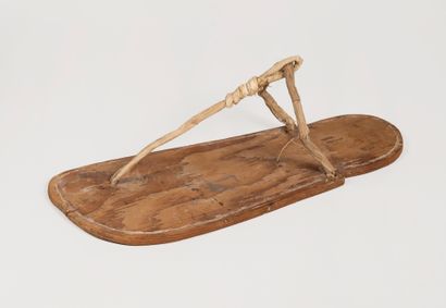 null ÉGYPTE, Époque Moyen Empire (2033 à 1786 avant J-C)
Rare sandale plate (gauche)...