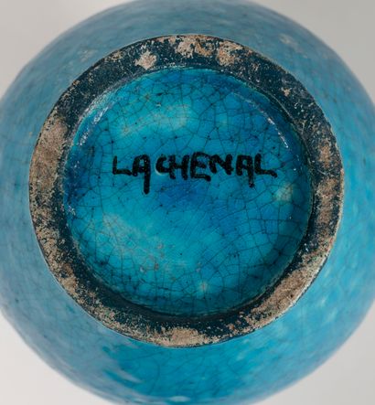 null Edmond LACHENAL (1855-1948)
Vase en faience émaillé bleue craquelée à panse...