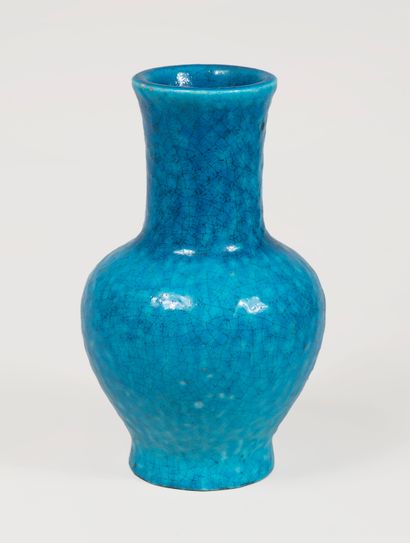 null Edmond LACHENAL (1855-1948)
Vase en faience émaillé bleue craquelée à panse...