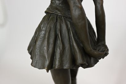 null Edgar DEGAS (1834-1917), d'après
Danseuse de quatorze ans
Epreuve en bronze...