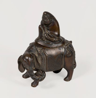 null JAPON, début XXème siècle
Brûle-parfum représentant un cavalier (moine ?) sur...