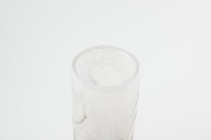 null DAUM - Nancy 
Vase Berluze en verre double givré à décor dégagé à l'acide de...