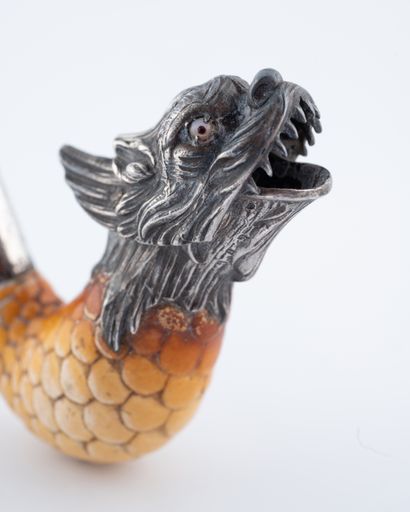 null D’INSPIRATION ASIATIQUE, XIXème siècle
Pipe représentant un dragon à la gueule...
