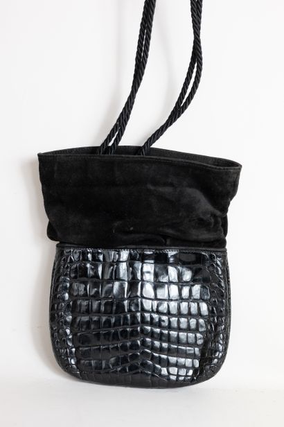 null Petit sac du soir de couleur noire en daim et cuir imitation crocodile, comprenant...