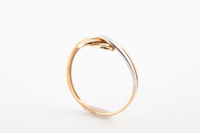 null Bague deux ors 18k formant un cœur. 
Poids brut : 1gr. TDD : 51