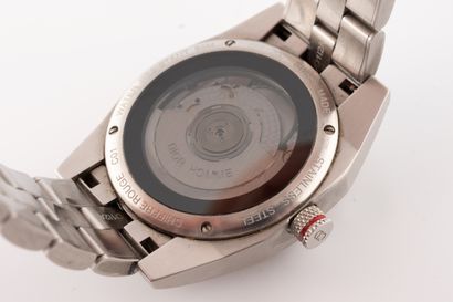 null DIOR Paris 
Modèle Chiffre Rouge 
Montre bracelet en acier. Boitier circulaire....