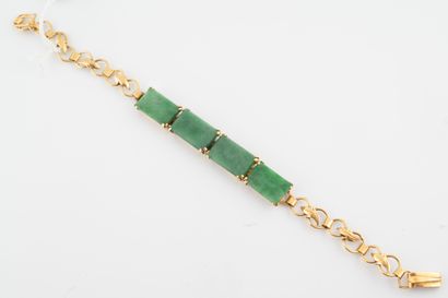 null Bracelet en vermeil surmonté de quatre plaques de jade.
Poids brut : 9gr. Longueur...