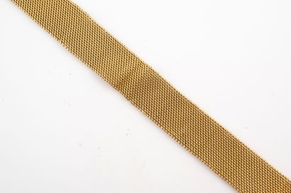 null CARTIER, Paris
Bracelet souple bandeau en or jaune 18k à maille tressée.
Signé....