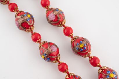 null Collier de perles en verre de Murano rouges.
Époque 1960. 
Longueur : 50cm