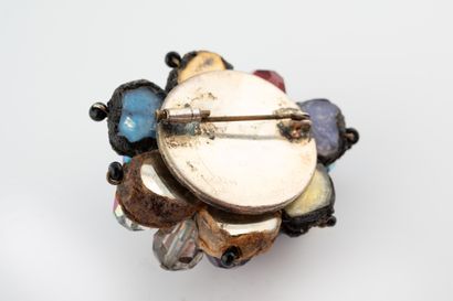 null LINE VAUTRIN (191 -,1997)
Broche en résine talosel et perles facettées multicolores....