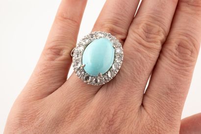 null Importante bague ovale en or blanc 18k agrémentée d'un cabochon de turquoise...