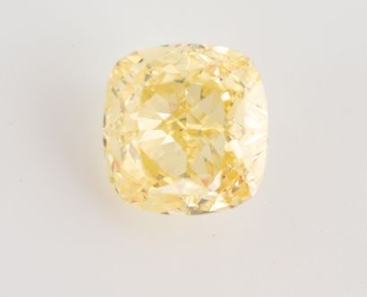null Diamant Fancy Intense Yellow taille coussin pesant 2.51cts, VVS2, couleur naturelle,...