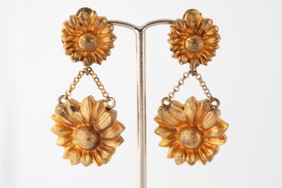 null LINE VAUTRIN (1913 -1997)
Paire de clips d'oreilles en bronze doré à motif de...