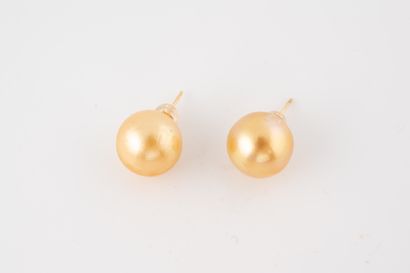 null Paire de boutons d'oreilles en or jaune 18k ornés de perles d'un diamètre de...