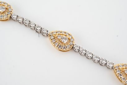 null Bracelet ligne souple en or blanc18k orné de diamants taille brillant ponctués...