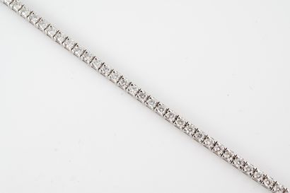 null Bracelet ligne souple en or blanc 18k orné de 62 diamants taille ancienne bien...