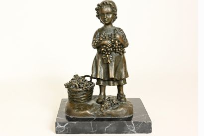 null École FRANCAISE, XIXè siècle
Petite fille au panier de raisins
Sculpture en...