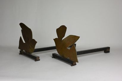 null Cyrille LEFRANCOIS (1949) 
Paire de chenets en bronze, la partie supérieure...
