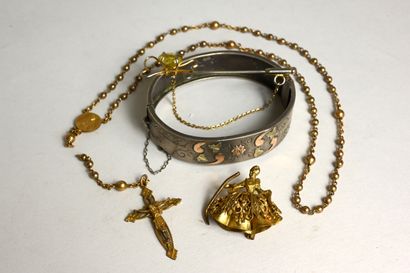 null Lot de bijoux fantaisie comprenant : 
- un bracelet en argent 800/°° à décor...