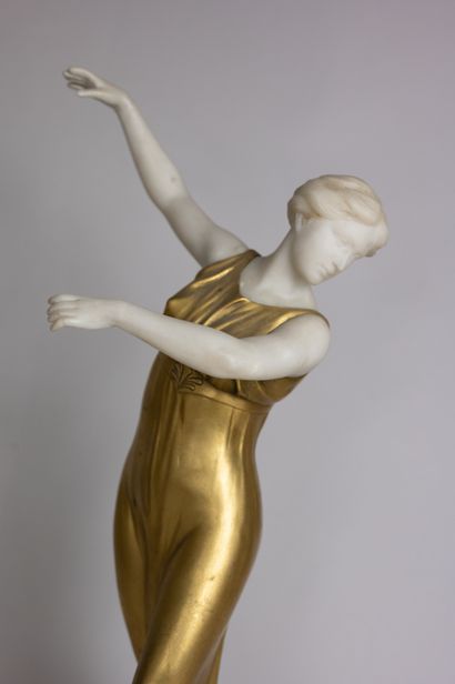 null AUTRICHE, Fin XIXè - début XXè siècle. 
Danseuse 
Statue chryséléphantine en...
