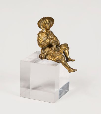 null Statuette en bronze doré représentant un joueur de flûte à la calebasse assis....