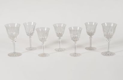 null SAINT-LOUIS
Série de cinq verres à vin en cristal taillé et deux verres à eau...
