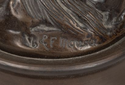 null Louis François MOREAU (XIX-XX)
Bergère et son mouton 
Sulpture en bronze à patine...