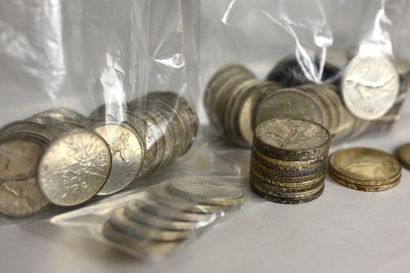 null Lot de pièces de 5 francs semeuse en argent comprenant : 
- 1961 : 10 pièces...