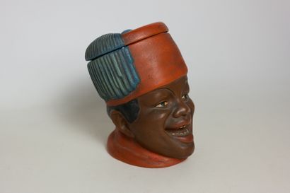 null Pot à tabac en terre cuite peinte représentant un africain avec son fez dans...