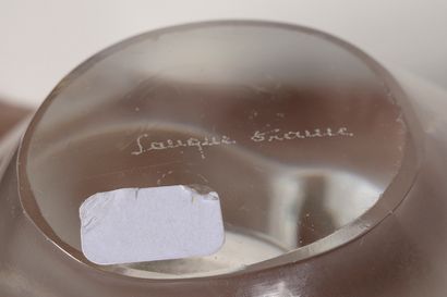 null LALIQUE - France 
Modèle SYLVIE.
Vase en cristal moulé, pressé et satiné figurant...