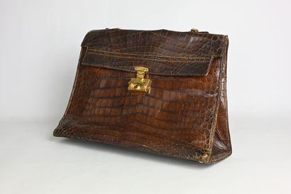 null Deux sac à main vintage en cuir simili croco marron, l'un LOEWE made in Barcelona....