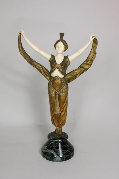 null Georges OMERTH (1895-1925)
Danseuse saluant 
Statue chryséléphantine bronze...