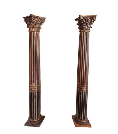 null Paire de colonnes corinthiennes en bois sculpté doré à cannelures.
ITALIE, Fin...