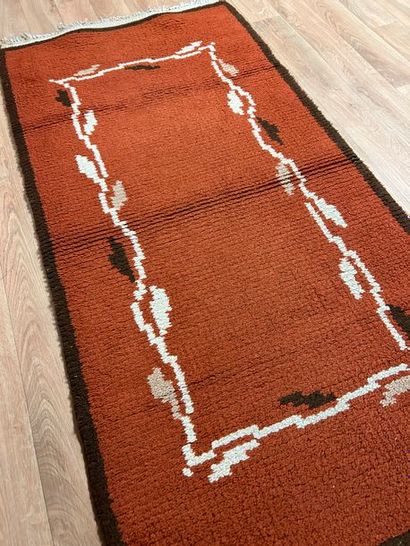 null Art deco carpet, in the taste of Leleu, circa 1940.
Wool velvet on wool foundation....